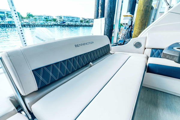 Bennington-30 QSBAX2 Swingback 2024-HOLD ON Palm Beach Gardens-Florida-United States-Aft Seating -5725554