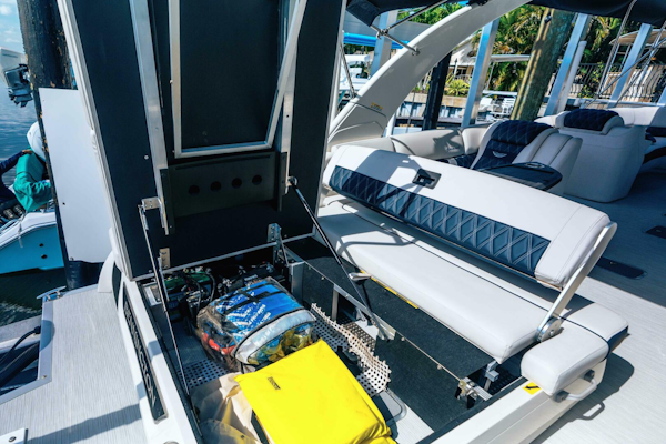Bennington-30 QSBAX2 Swingback 2024-HOLD ON Palm Beach Gardens-Florida-United States-Aft Storage-5725558