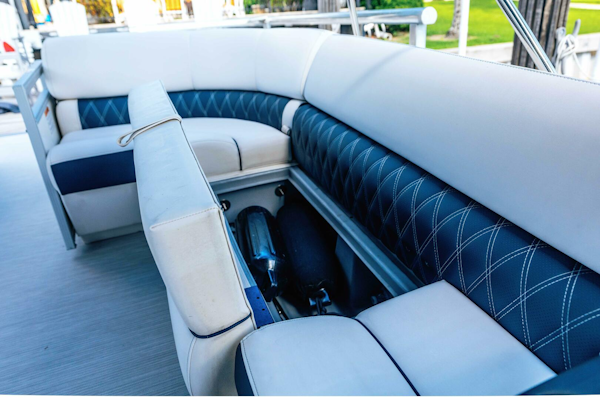 Bennington-30 QSBAX2 Swingback 2024-HOLD ON Palm Beach Gardens-Florida-United States-Deck Seating & Storage-5725550