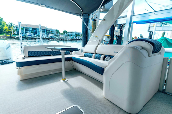 Bennington-30 QSBAX2 Swingback 2024-HOLD ON Palm Beach Gardens-Florida-United States-Aft Seating & Table-5725546