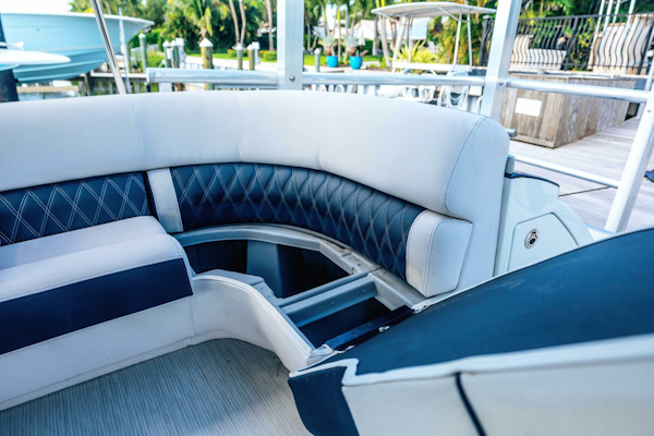 Bennington-30 QSBAX2 Swingback 2024-HOLD ON Palm Beach Gardens-Florida-United States-Deck Seating & Storage-5725544