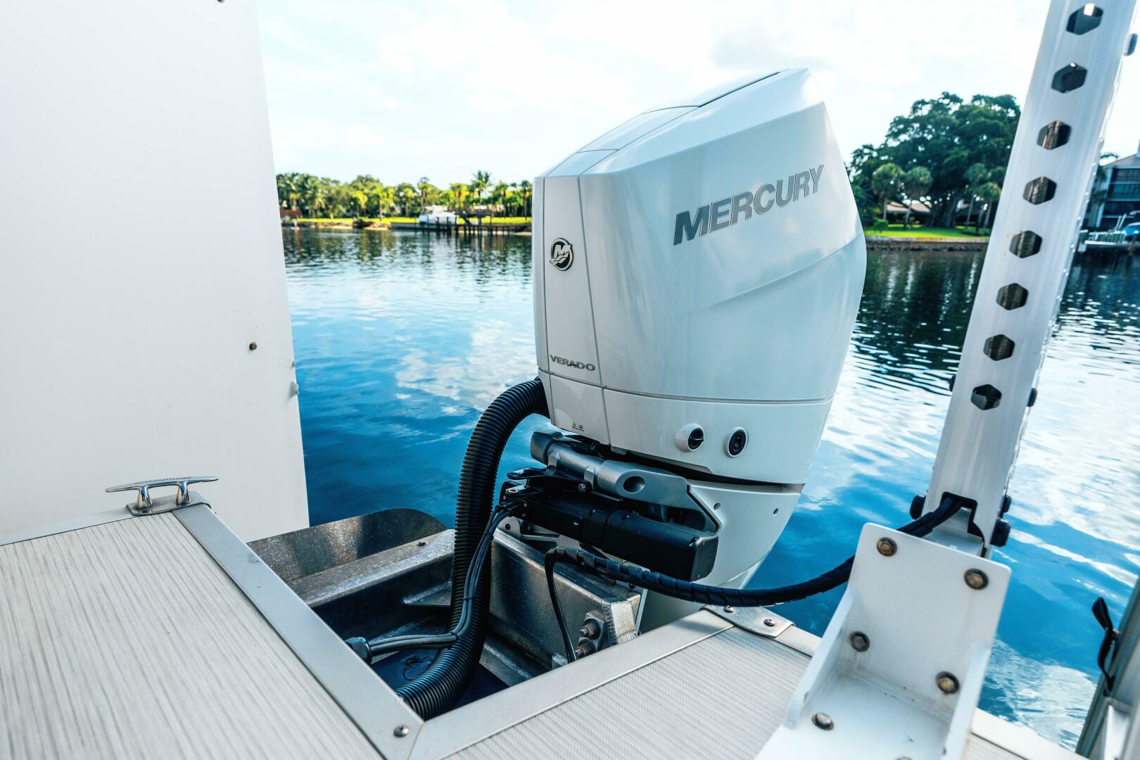 Bennington-30 QSBAX2 Swingback 2024-HOLD ON Palm Beach Gardens-Florida-United States-Mercury Engine-5725555 | Thumbnail