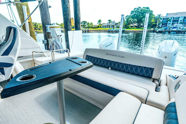 Bennington-30 QSBAX2 Swingback 2024-HOLD ON Palm Beach Gardens-Florida-United States-Aft Seating & Table-5725553