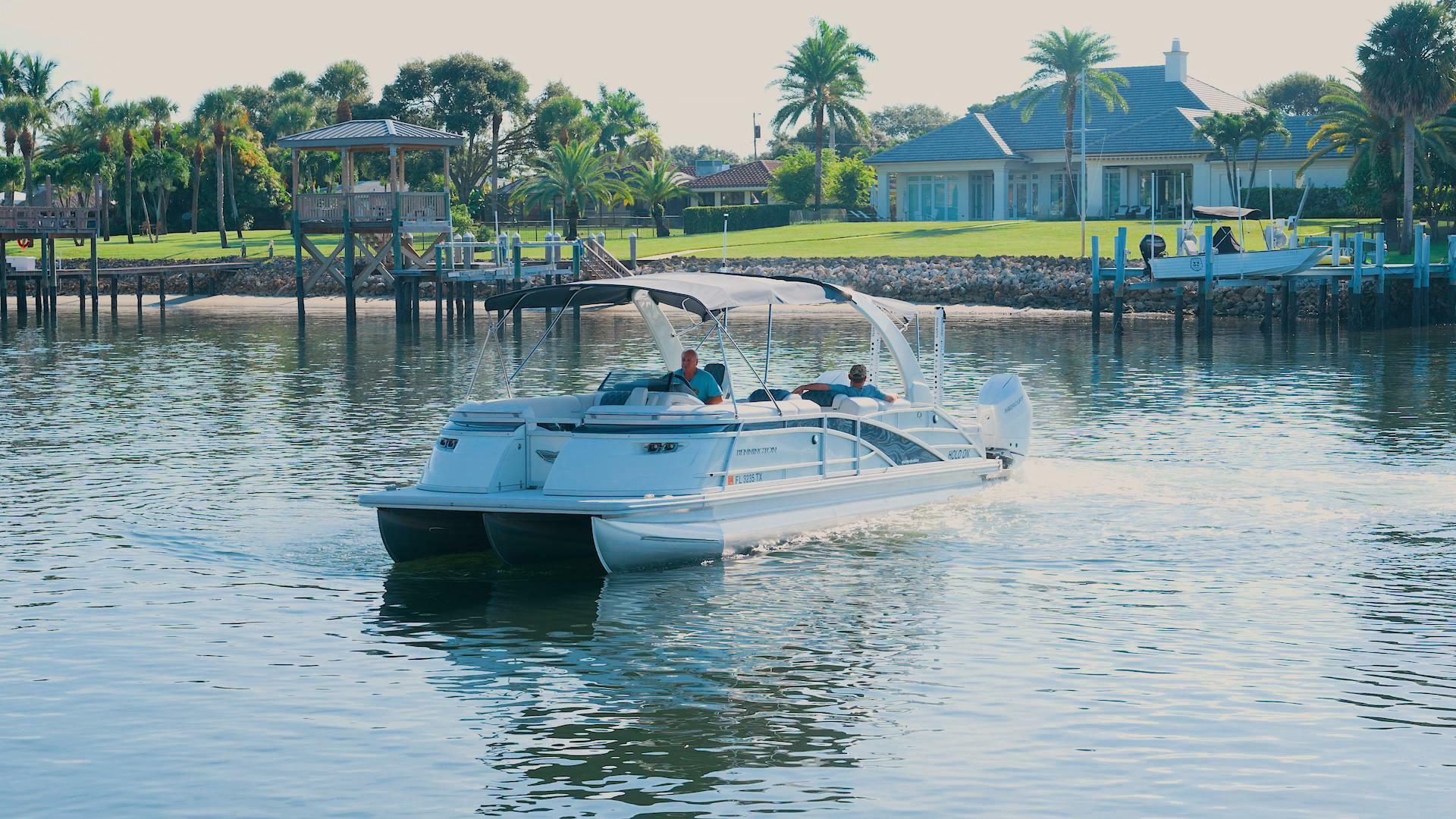 Bennington-30 QSBAX2 Swingback 2024-HOLD ON Palm Beach Gardens-Florida-United States-Profile on Water-5725561 | Thumbnail