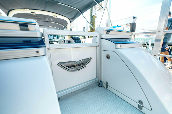Bennington-30 QSBAX2 Swingback 2024-HOLD ON Palm Beach Gardens-Florida-United States-Aft Deck-5725559