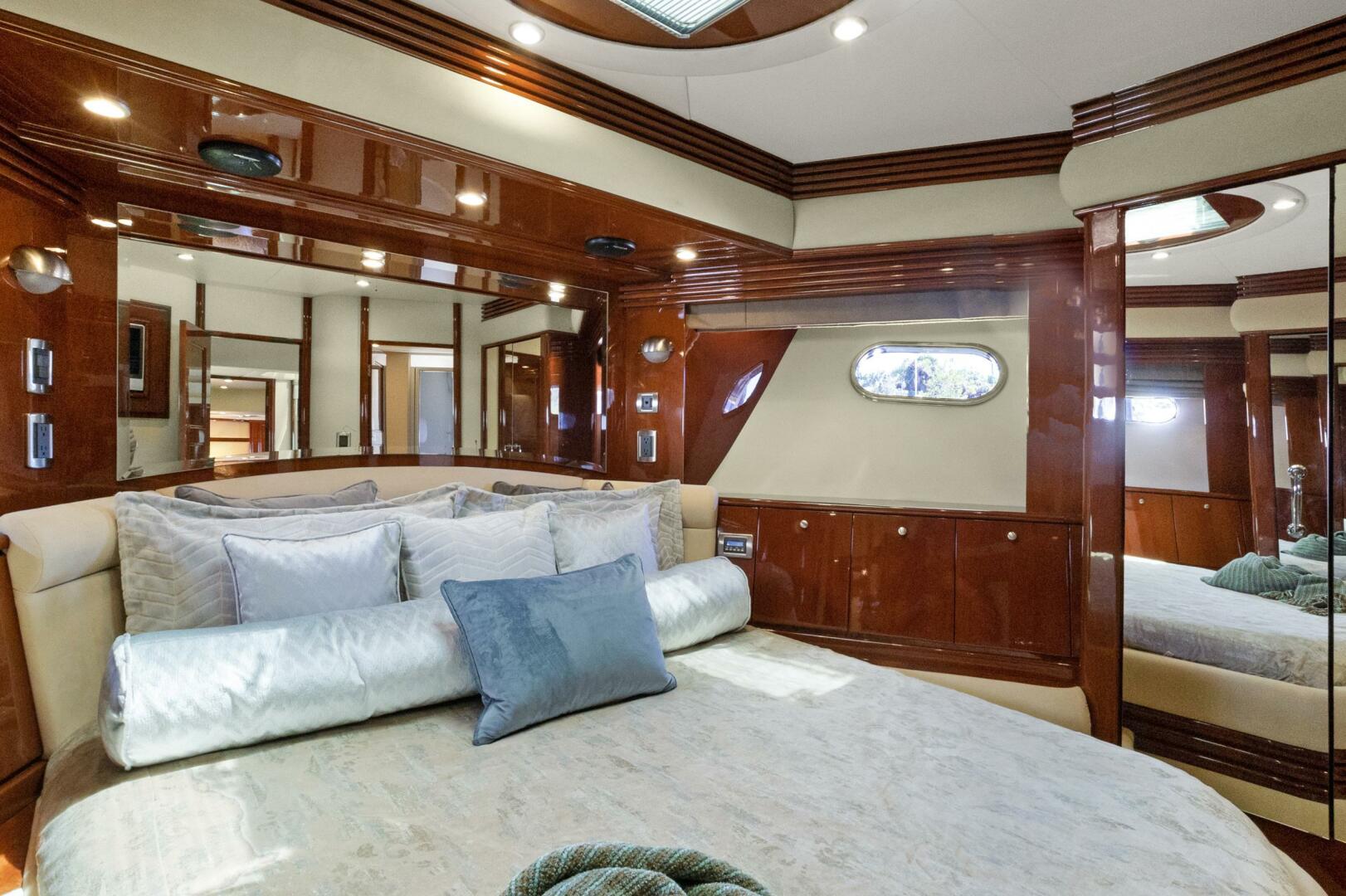Marquis-690 2008-HER ENDEAVOUR Fort Lauderdale-Florida-United States-5742348 | Thumbnail