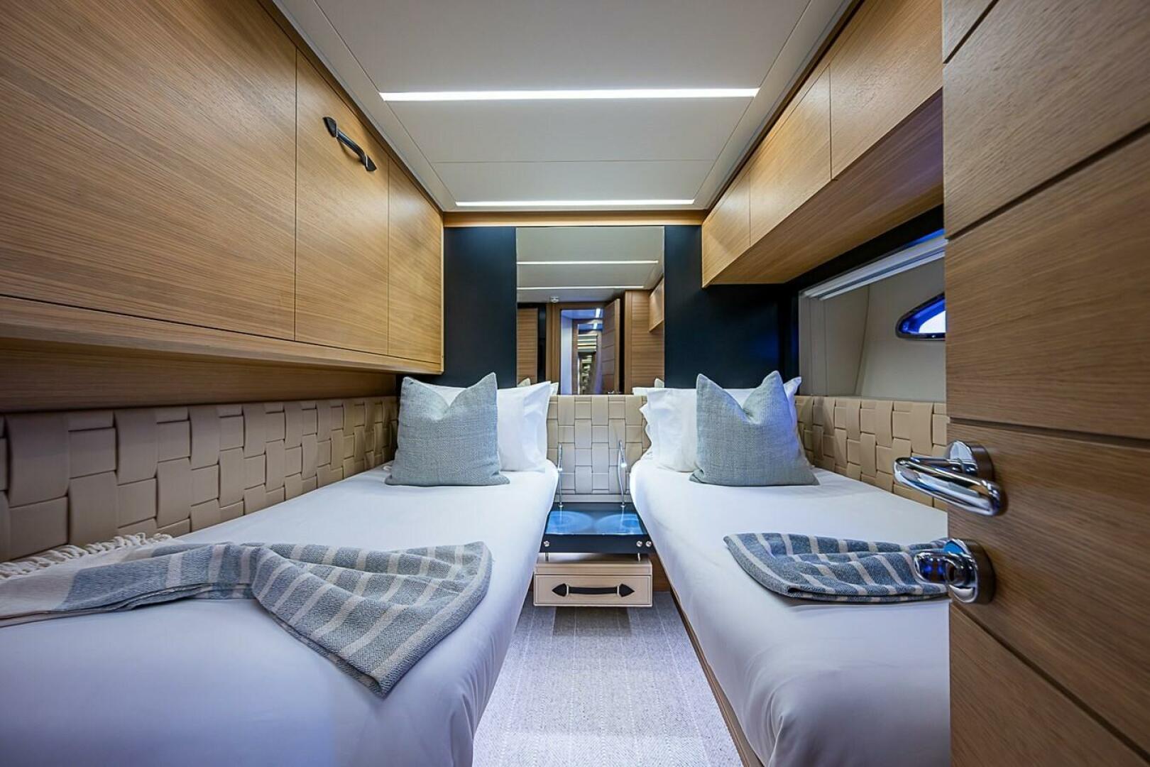 Pershing-Pershing 92 2014-COAL BLOODED  Fort Lauderdale-Florida-United States-Guest Stateroom -5754869 | Thumbnail