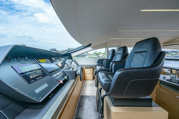 Pershing-Pershing 92 2014-COAL BLOODED  Fort Lauderdale-Florida-United States-Helm -5754877