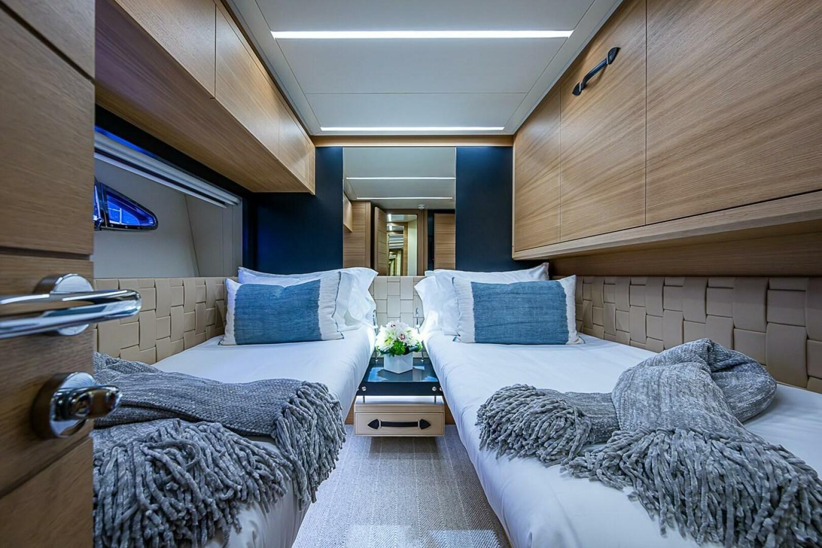 Pershing-Pershing 92 2014-COAL BLOODED  Fort Lauderdale-Florida-United States-Guest Stateroom -5754873 | Thumbnail