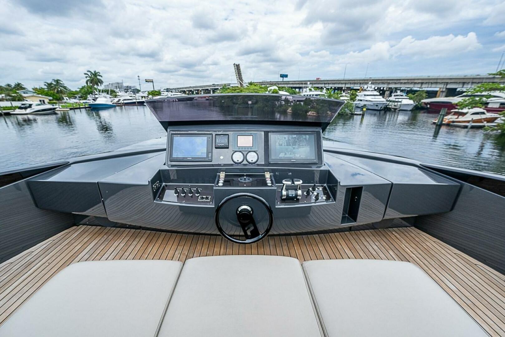 Pershing-Pershing 92 2014-COAL BLOODED  Fort Lauderdale-Florida-United States-Flybridge Helm -5754902 | Thumbnail