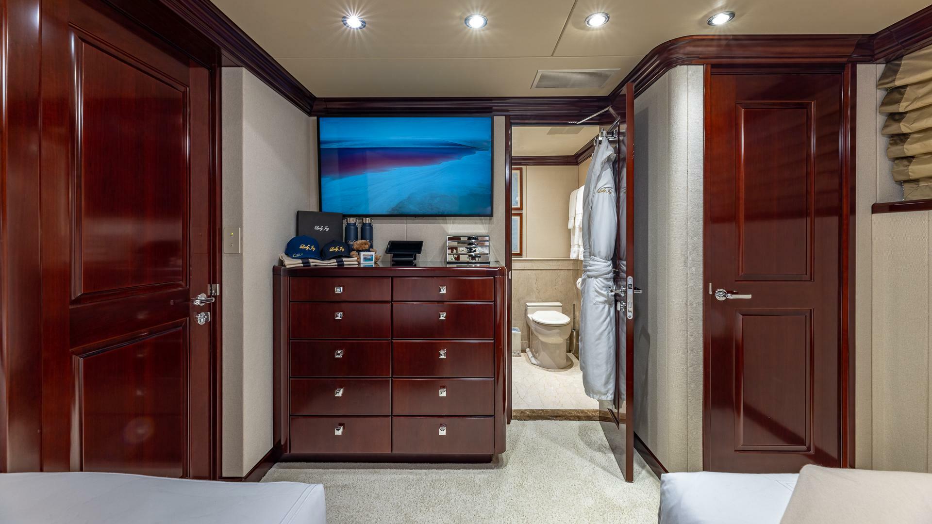 Christensen 2007-LADY JOY Nassau-Bahamas-Forward Starboard Guest Stateroom-5767615 | Thumbnail