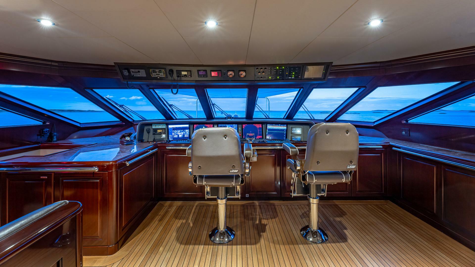 Christensen 2007-LADY JOY Nassau-Bahamas-Pilothouse-5767624 | Thumbnail