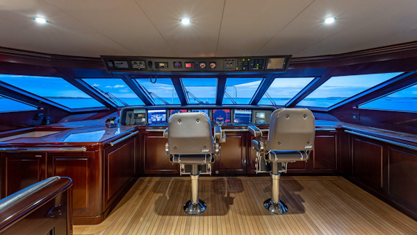 Christensen 2007-LADY JOY Nassau-Bahamas-Pilothouse-5767624