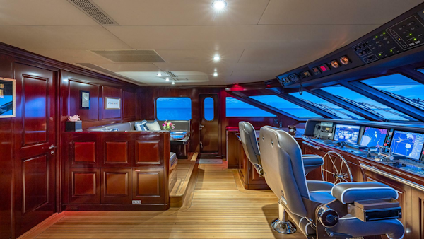 Christensen 2007-LADY JOY Nassau-Bahamas-Pilothouse-5767623