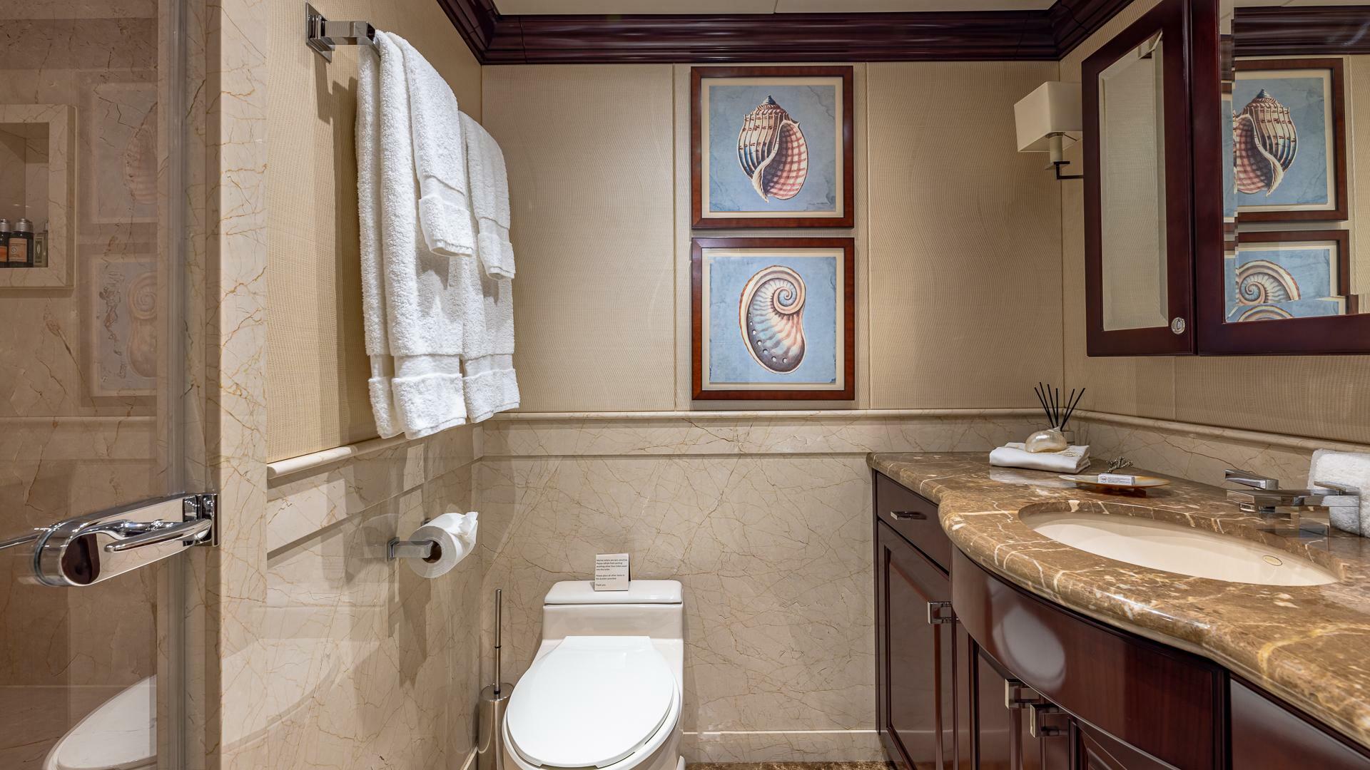 Christensen 2007-LADY JOY Nassau-Bahamas-Port Guest Ensuite-5767606 | Thumbnail