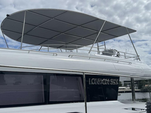 Lagoon 2015 -Fort Lauderdale-Florida-United States-5767682