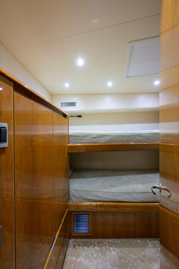 Viking-76 Enclosed Bridge 2014-OSH-IT Fort Lauderdale-Florida-United States Guest Cabin -5770905 | Thumbnail