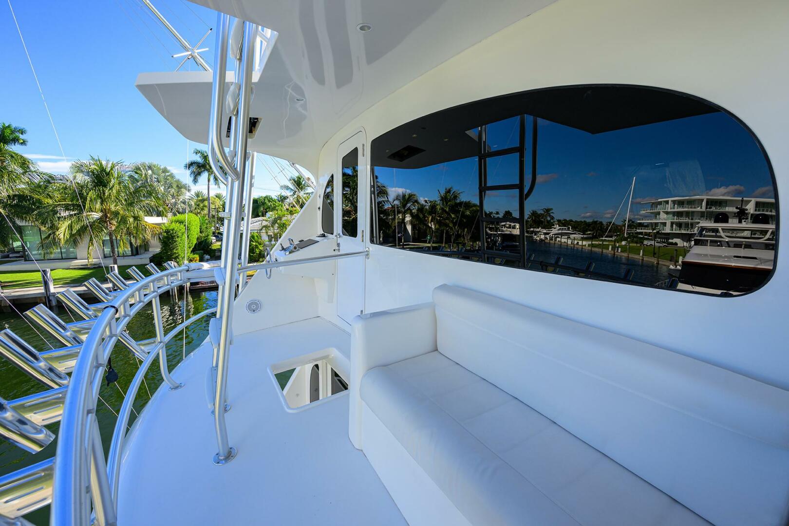 Viking-76 Enclosed Bridge 2014-OSH-IT Fort Lauderdale-Florida-United States-Enclosed Flybridge Aft Deck Seating -5770918 | Thumbnail