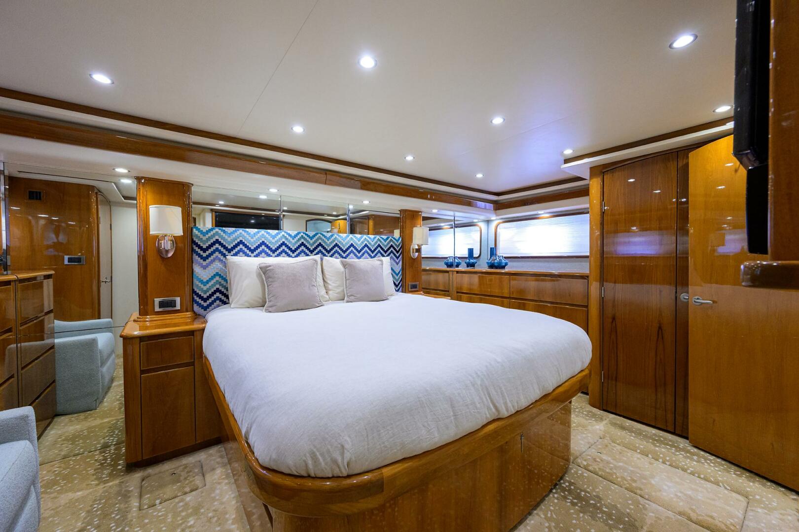 Viking-76 Enclosed Bridge 2014-OSH-IT Fort Lauderdale-Florida-United States-Master Stateroom-5770885 | Thumbnail