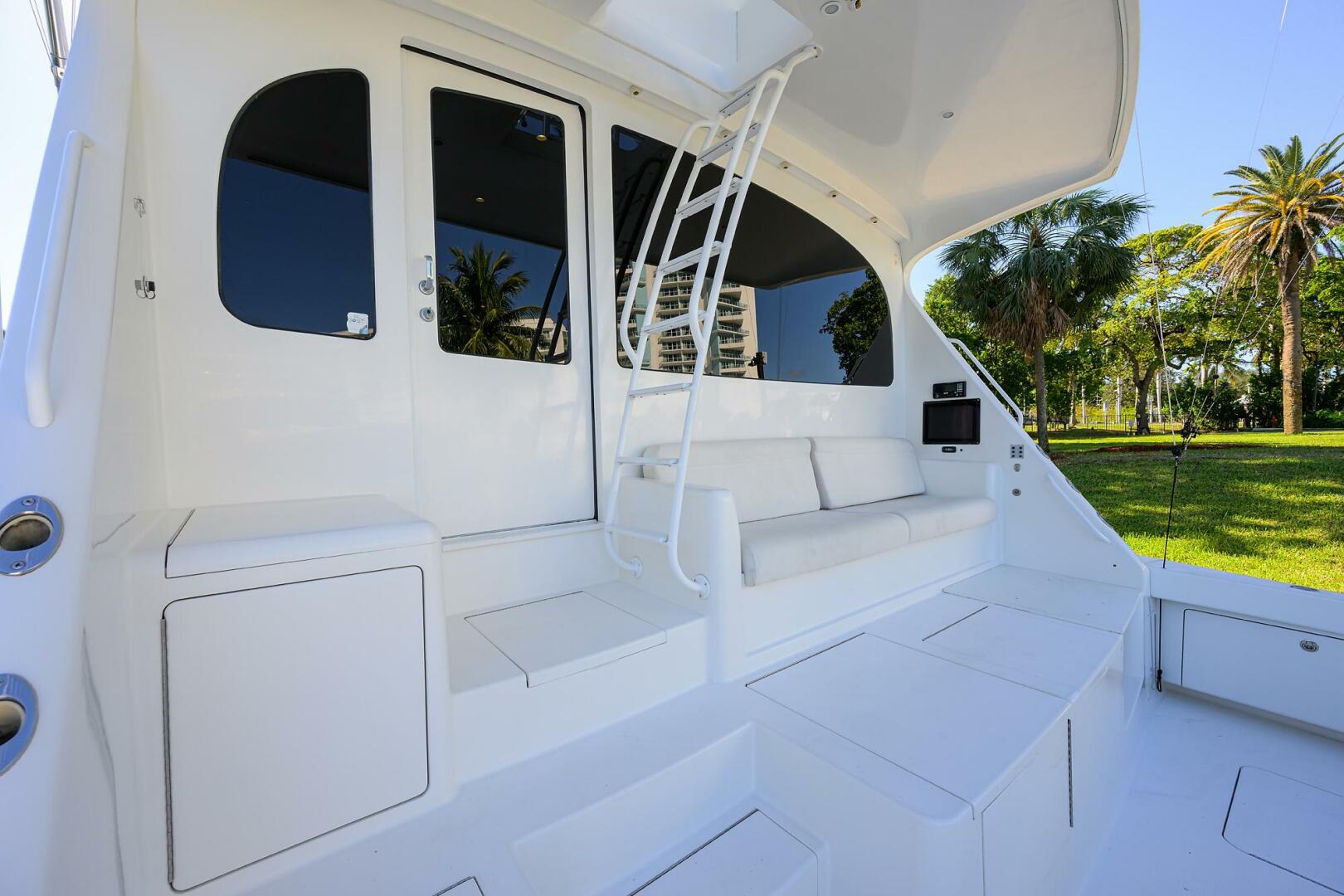 Viking-76 Enclosed Bridge 2014-OSH-IT Fort Lauderdale-Florida-United States-Enclosed Flybridge Aft Deck Seating -5770920 | Thumbnail