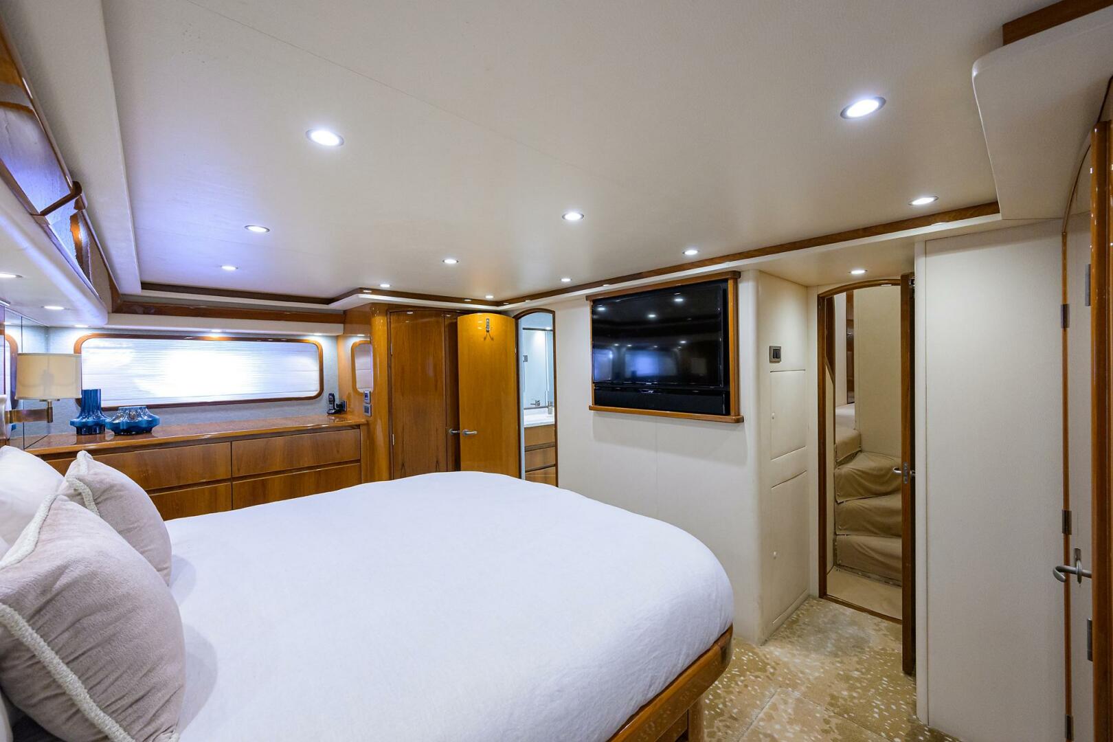 Viking-76 Enclosed Bridge 2014-OSH-IT Fort Lauderdale-Florida-United States-Master Stateroom-5770886 | Thumbnail