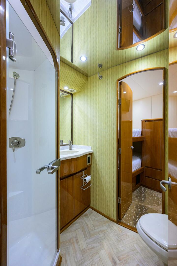 Viking-76 Enclosed Bridge 2014-OSH-IT Fort Lauderdale-Florida-United States-Guest Cabin Head-5770902