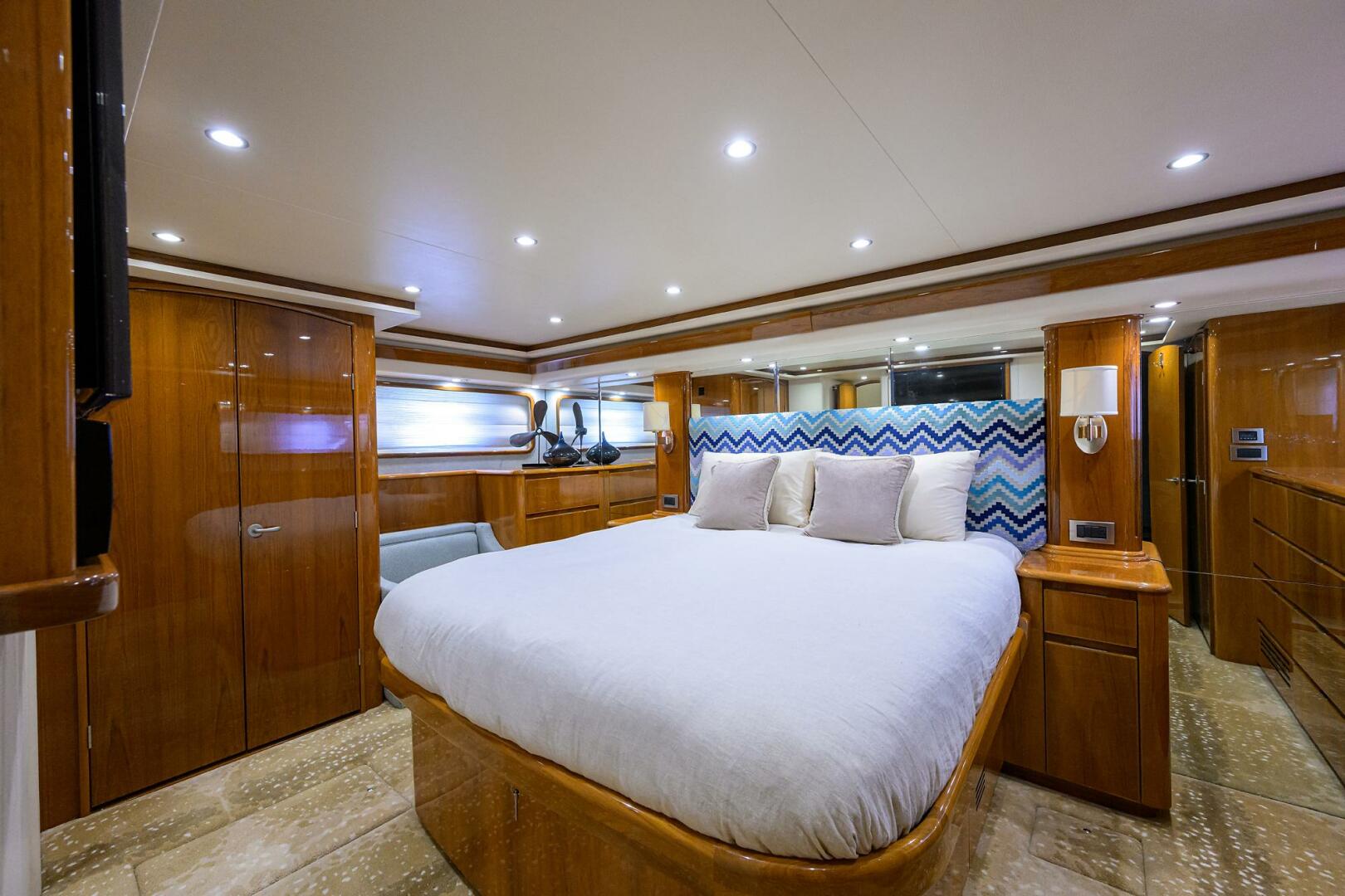 Viking-76 Enclosed Bridge 2014-OSH-IT Fort Lauderdale-Florida-United States-Master Stateroom-5770887 | Thumbnail