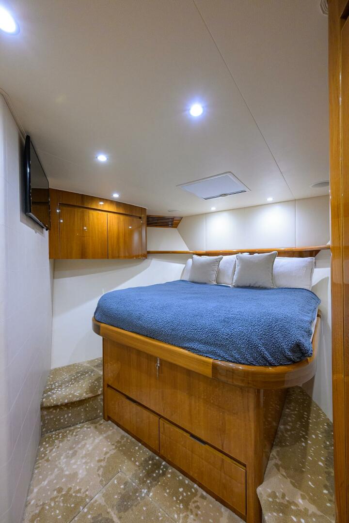 Viking-76 Enclosed Bridge 2014-OSH-IT Fort Lauderdale-Florida-United States Guest Cabin -5770894 | Thumbnail