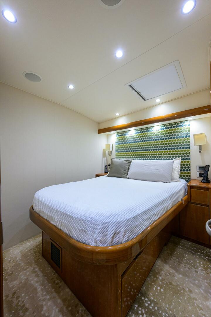 Viking-76 Enclosed Bridge 2014-OSH-IT Fort Lauderdale-Florida-United States Guest Cabin -5770903 | Thumbnail