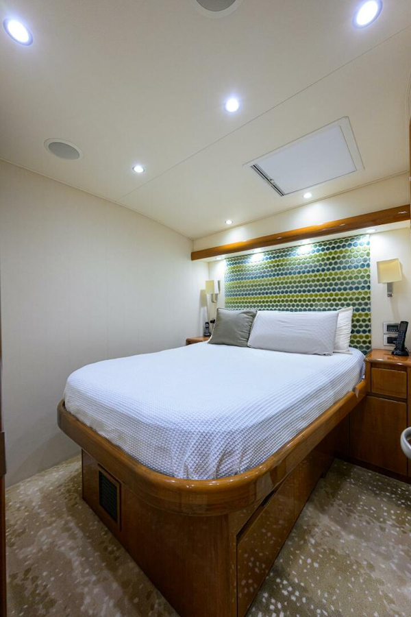Viking-76 Enclosed Bridge 2014-OSH-IT Fort Lauderdale-Florida-United States Guest Cabin -5770903