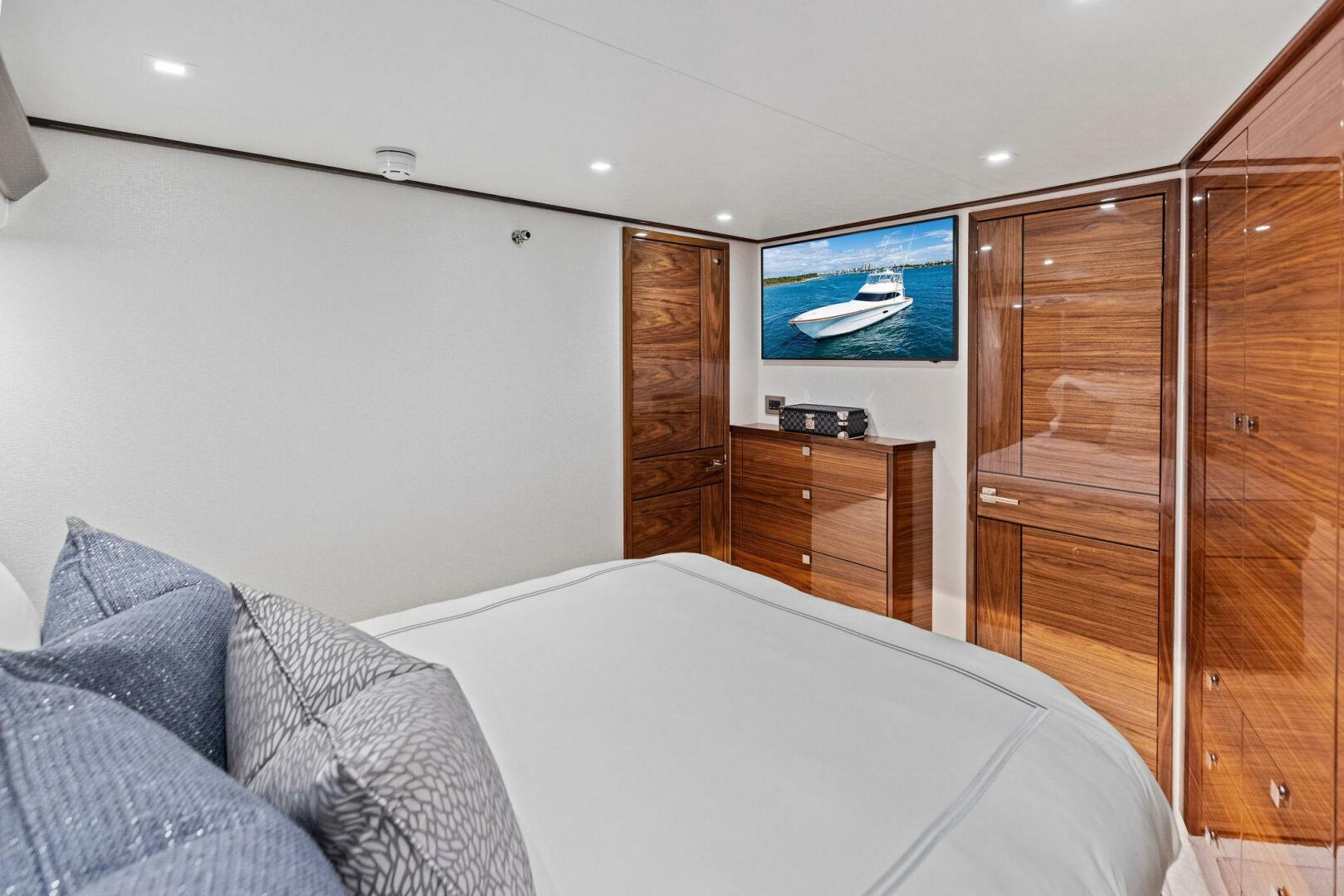 Viking-82 Convertible 2026-Team Harvey  Palm Beach-Florida-United States-2026 Viking 82 Convertible TEAM HARVEY I STBD Guest Sateroom-5771066 | Thumbnail