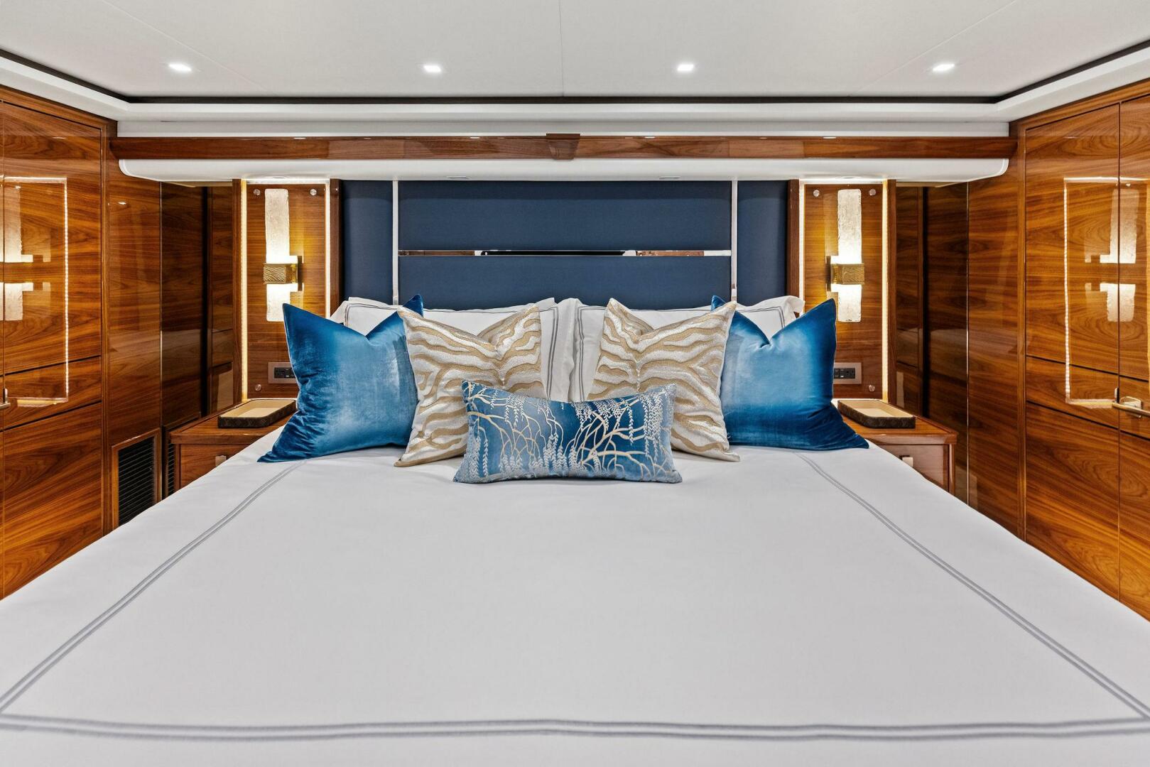 Viking-82 Convertible 2026-Team Harvey  Palm Beach-Florida-United States-2026 Viking 82 Convertible TEAM HARVEY I Master Stateroom-5771087 | Thumbnail