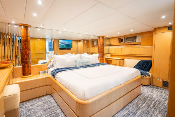Maiora-Raised Pilothouse 1991-AZURE Nassau-Bahamas-5782539