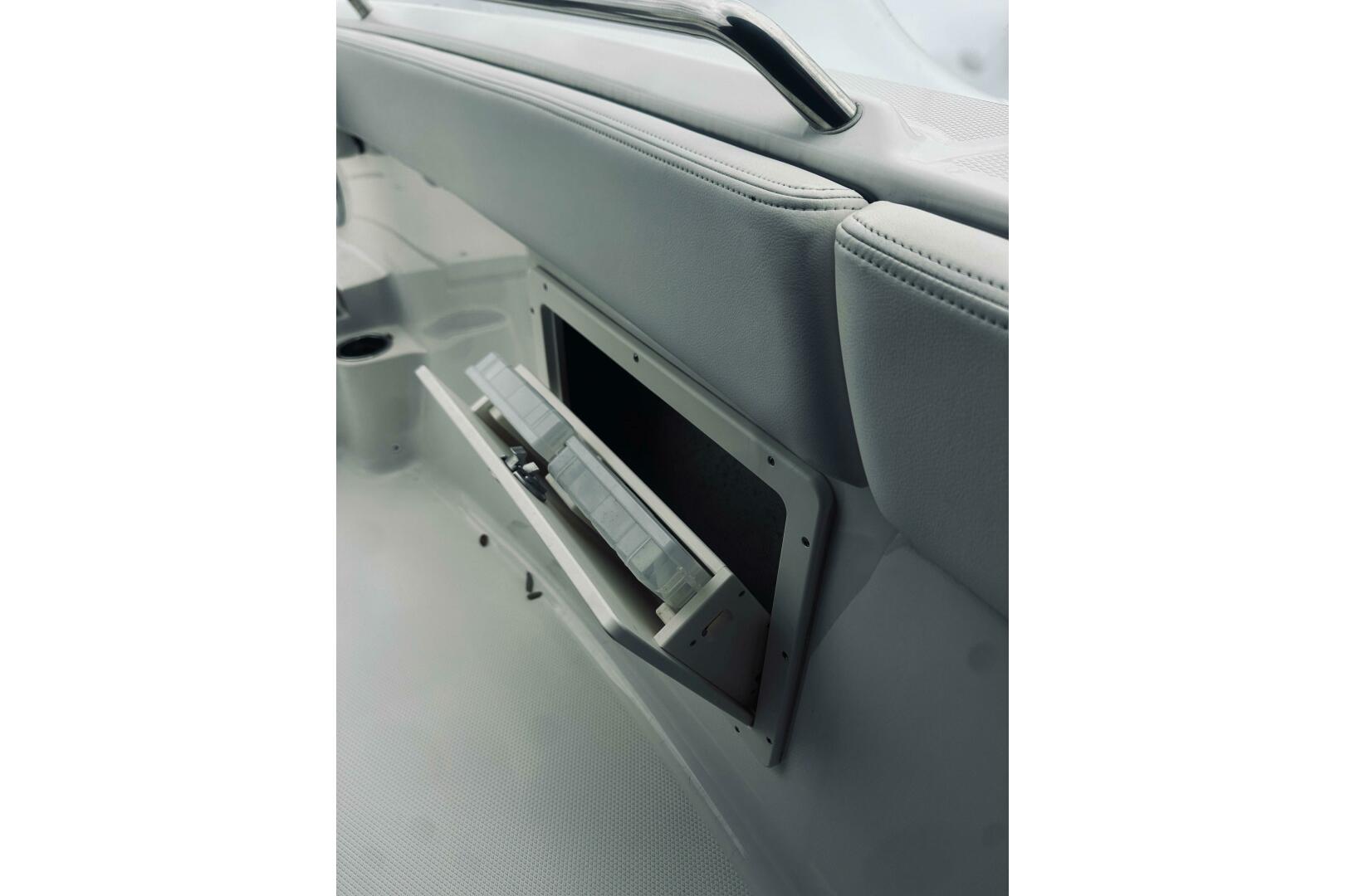 Robalo-R272 Center Console 2022 -Glen Cove-New York-United States-5791473 | Thumbnail