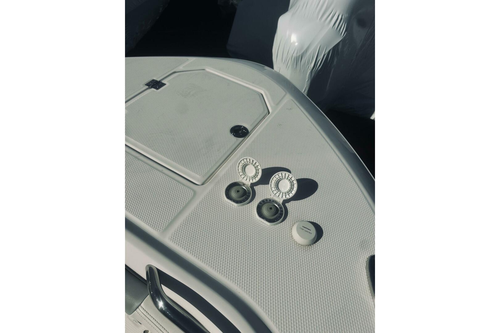 Robalo-R272 Center Console 2022 -Glen Cove-New York-United States-5791412 | Thumbnail