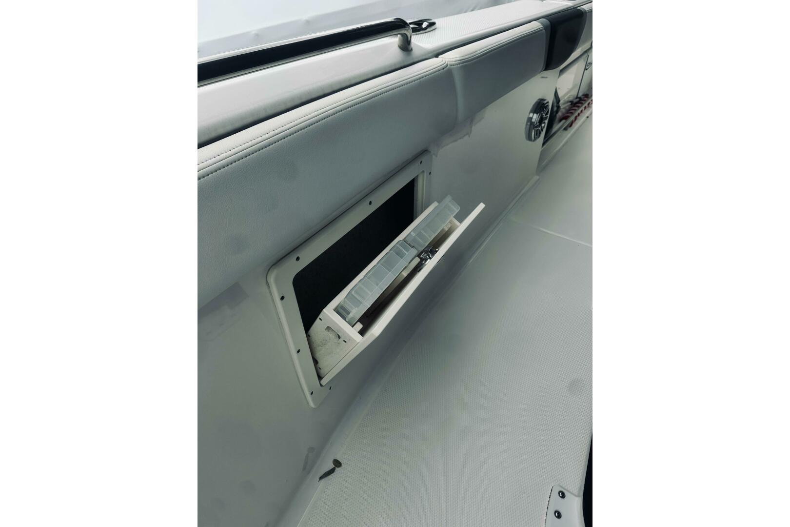 Robalo-R272 Center Console 2022 -Glen Cove-New York-United States-5791474 | Thumbnail