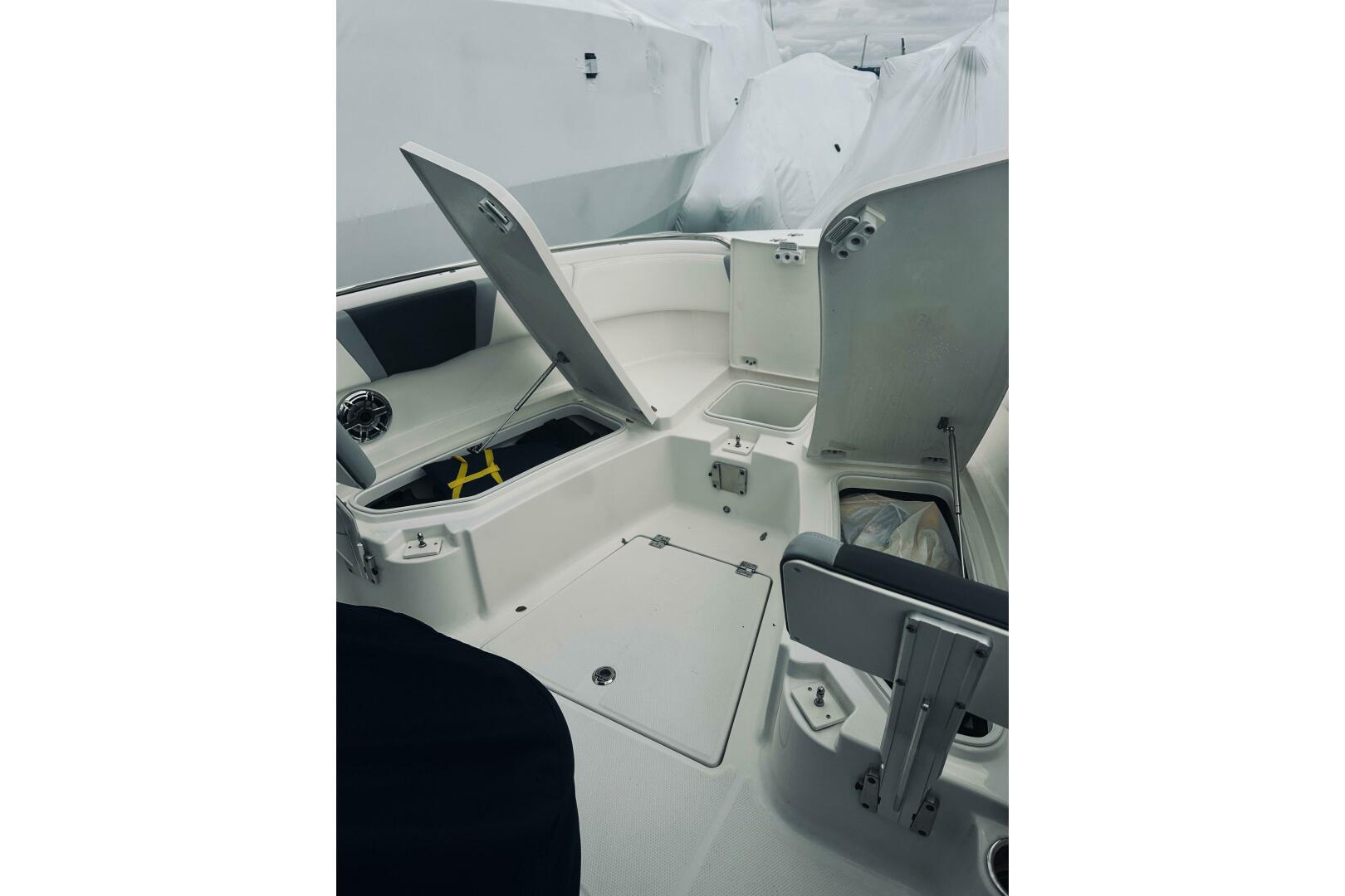 Robalo-R272 Center Console 2022 -Glen Cove-New York-United States-5791481 | Thumbnail