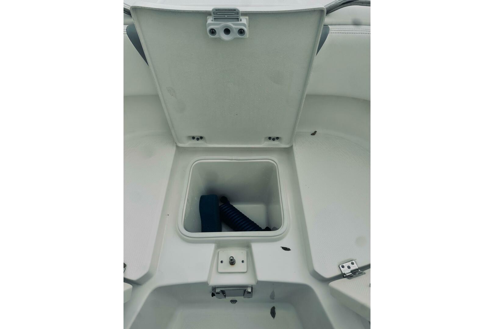 Robalo-R272 Center Console 2022 -Glen Cove-New York-United States-5791483 | Thumbnail