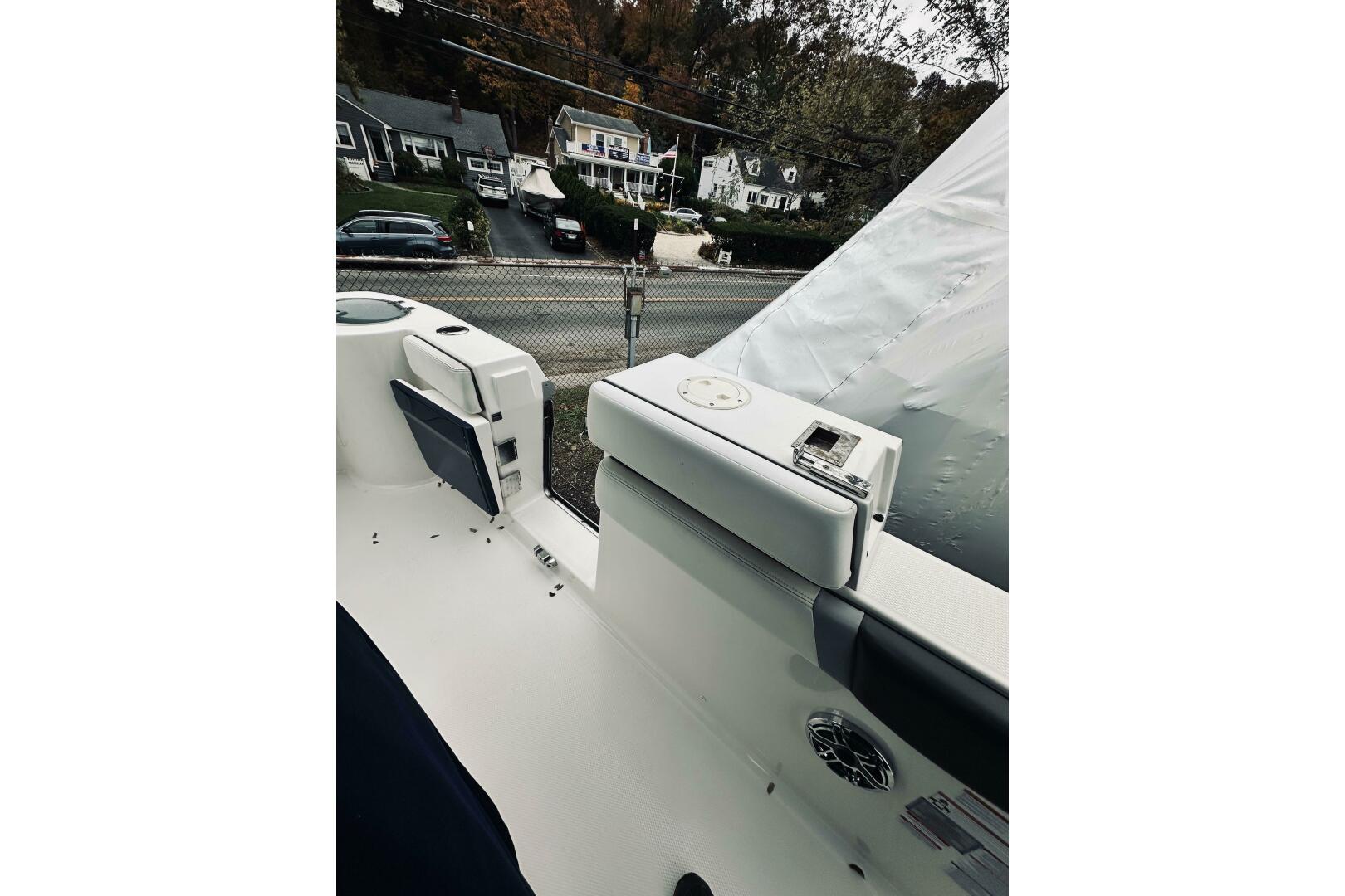 Robalo-R272 Center Console 2022 -Glen Cove-New York-United States-5791451 | Thumbnail