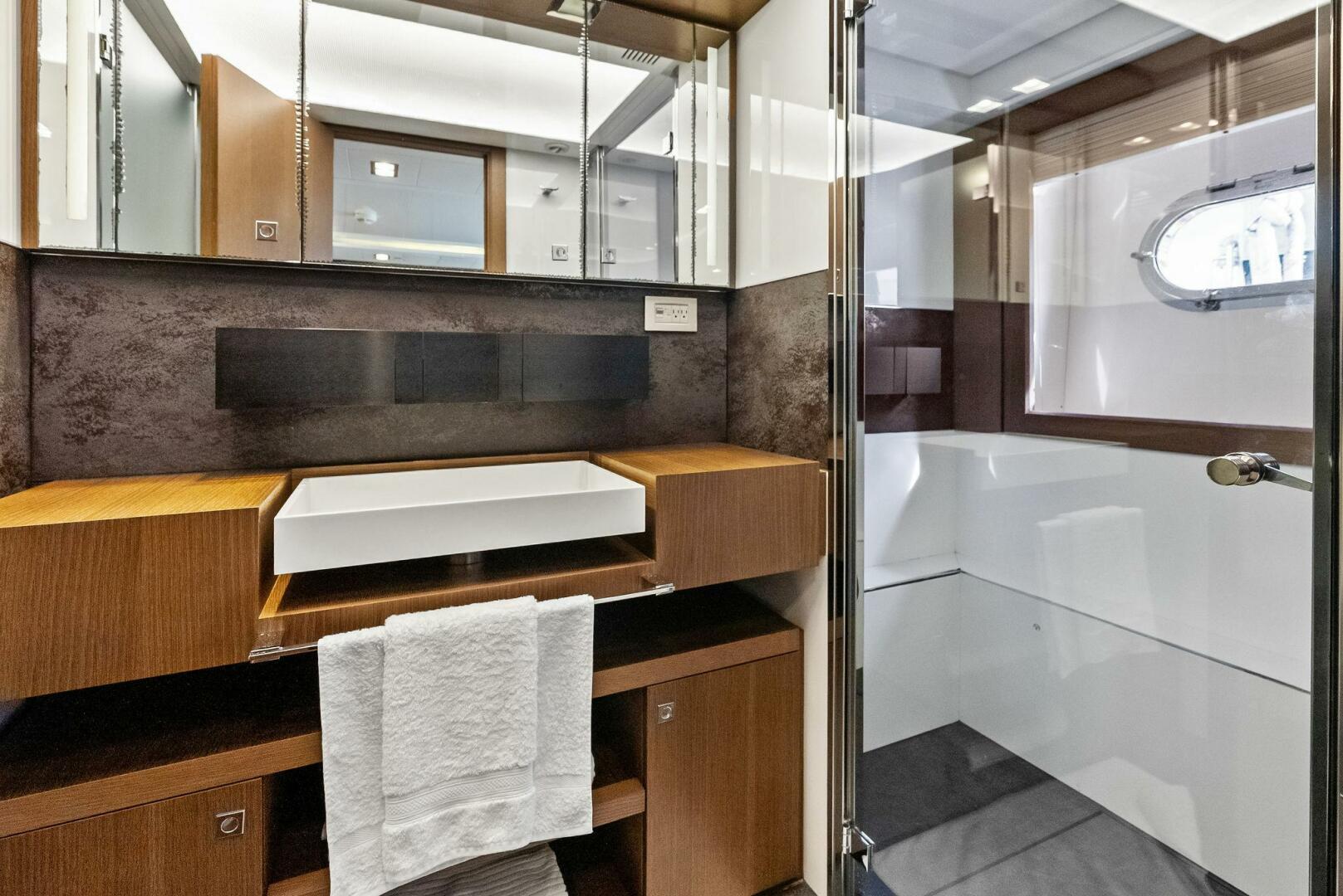 Custom Line-100 2014-SHA SHA SHA IV Panama City-Panama-5819060 | Thumbnail