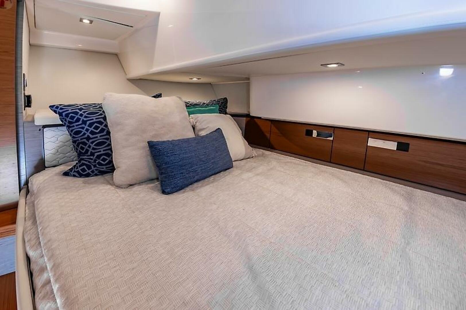 Tiara Yachts-38 LS 2023-Natalee Hampton-Virginia-United States-0005458737-5791604 | Thumbnail