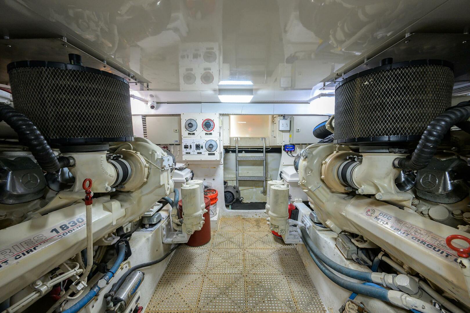 Post-50 Convertible 1998-SEANYLE Ft Pierce-Florida-United States-Post 50 SEANYLE  Engine Room-5792339 | Thumbnail