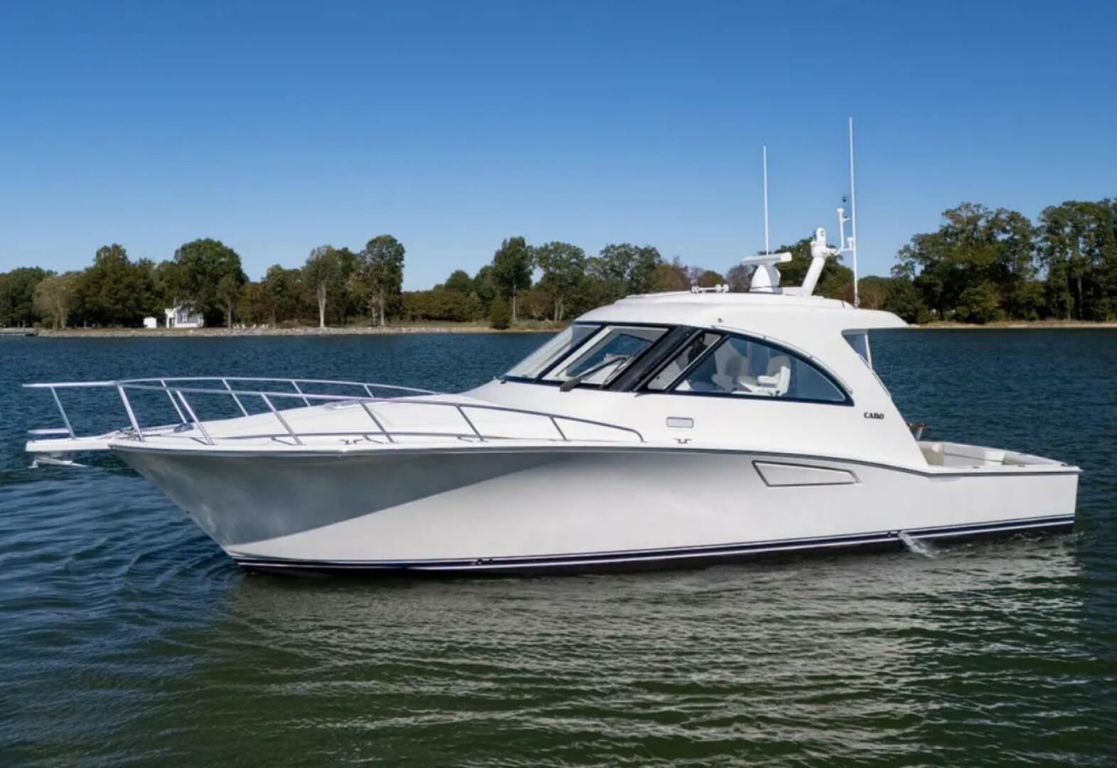 Cabo-40 Hardtop Express 2013-Ghost White Stone-Virginia-United States-5794292 | Thumbnail