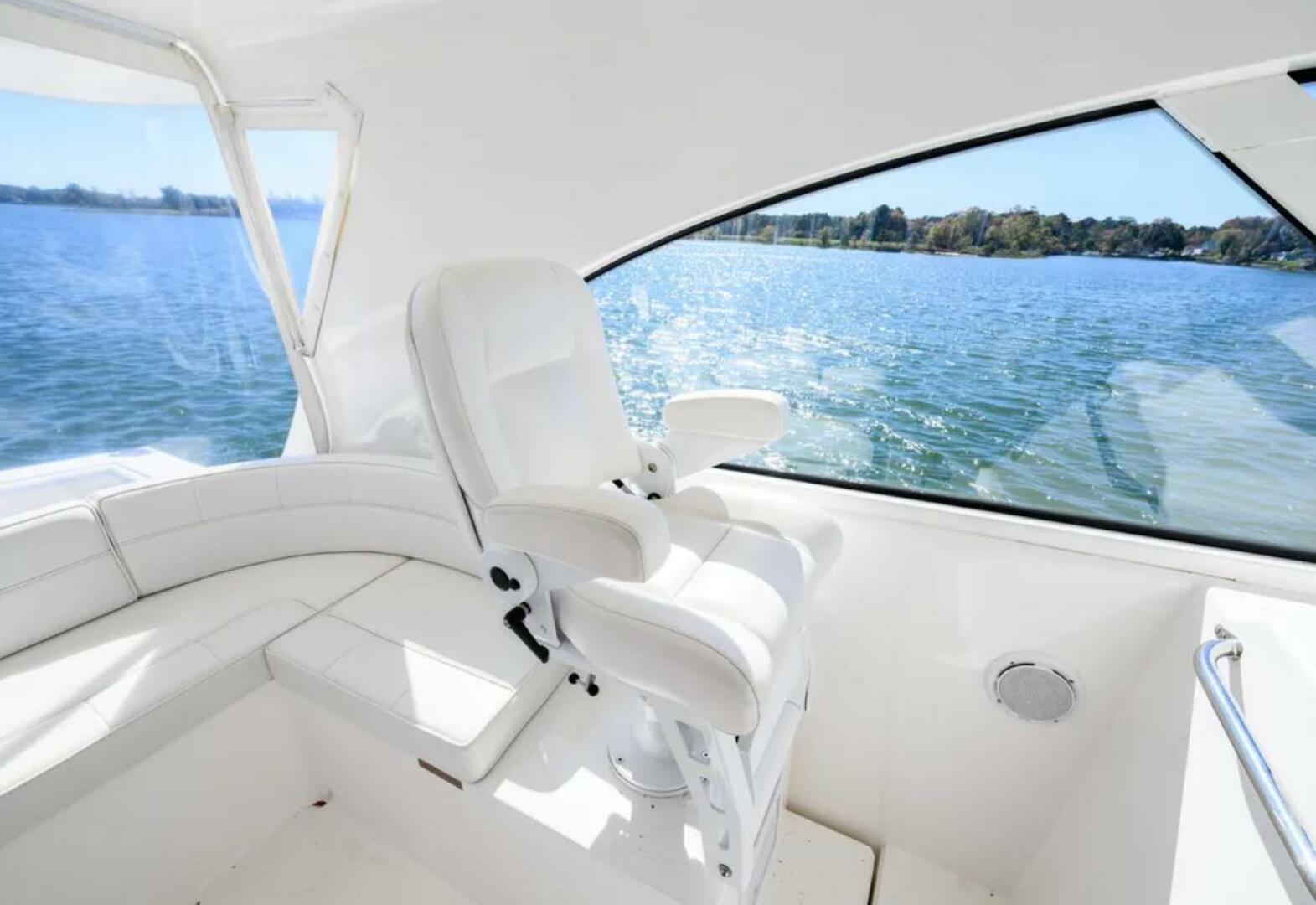 Cabo-40 Hardtop Express 2013-Ghost White Stone-Virginia-United States-5797308 | Thumbnail