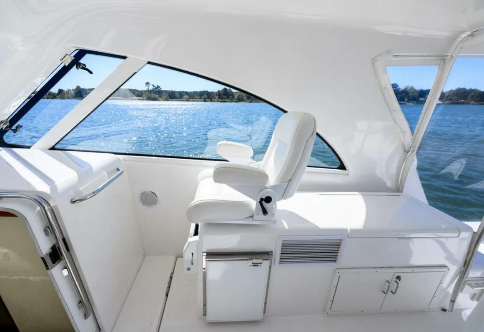 Cabo-40 Hardtop Express 2013-Ghost White Stone-Virginia-United States-5797307 | Thumbnail