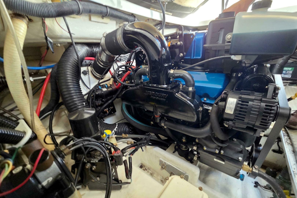 Formula-350 Crossover Bowrider 2015-Ship Faced Fort Myers Beach-Florida-United States-5870576