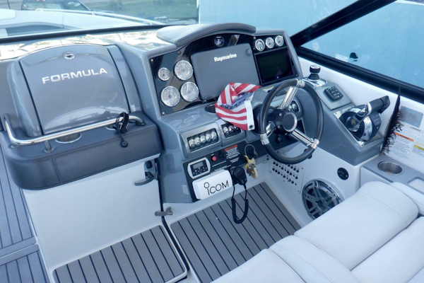Formula-350 Crossover Bowrider 2015-Ship Faced Fort Myers Beach-Florida-United States-5870517