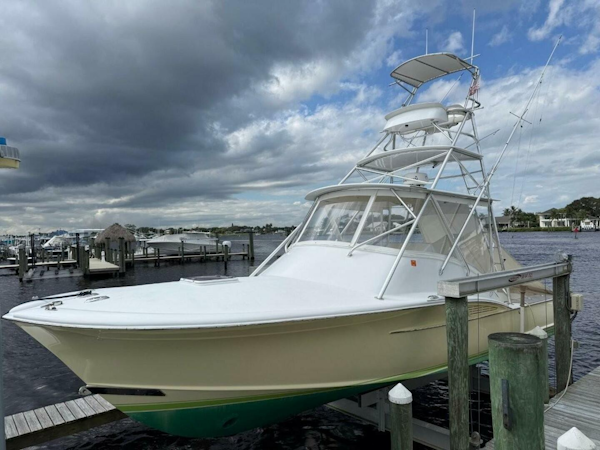 Custom Carolina-Dixon Boatworks Express 2008-OSPREY Stuart-Florida-United States-Kept On A Boatlift In Stuart   34 Dixon 2008 With Single 540hp Cummins.-5806552