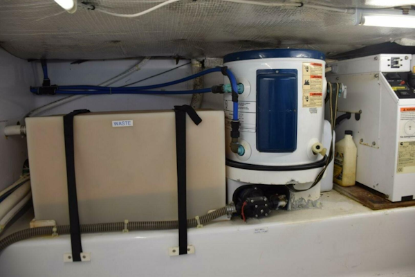 Custom Carolina-Dixon Boatworks Express 2008-OSPREY Stuart-Florida-United States-Holding Tank, Hot Water Heater, Bait Well Pump-5806597
