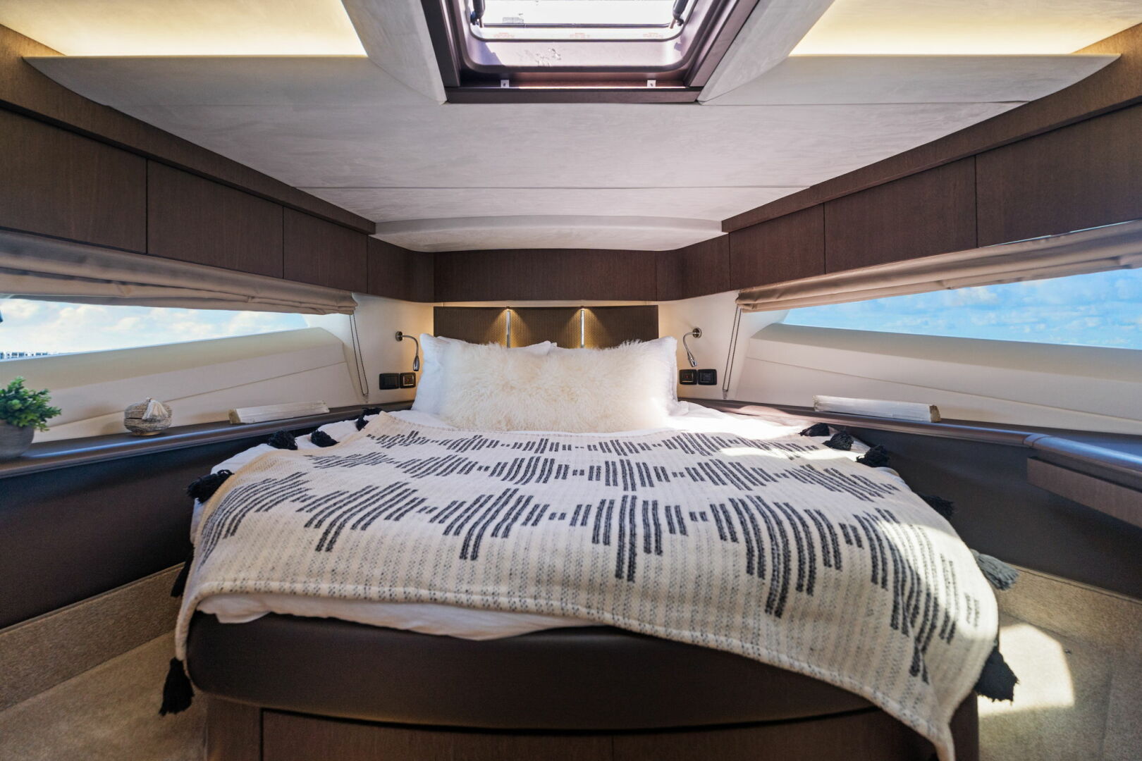 Galeon-680 FLYBRIDGE 2020 -Naples-Florida-United States-5932819 | Thumbnail